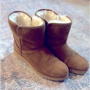 UGG Kristin Wedge Bootie Size 9